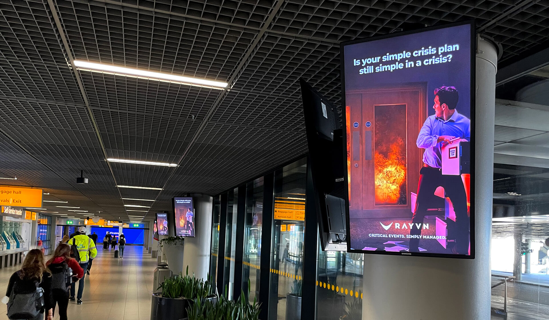 Rayvn Crisis Management - Ad Campaign - Mellor&Smith - OOH in Schiphol airport